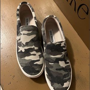 Steve Madden slip on shoes